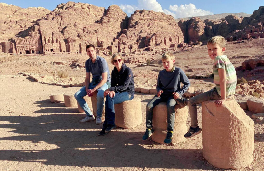 Avontuur in Petra; Jordanië; gezin van 4; Op reis met kinderen;